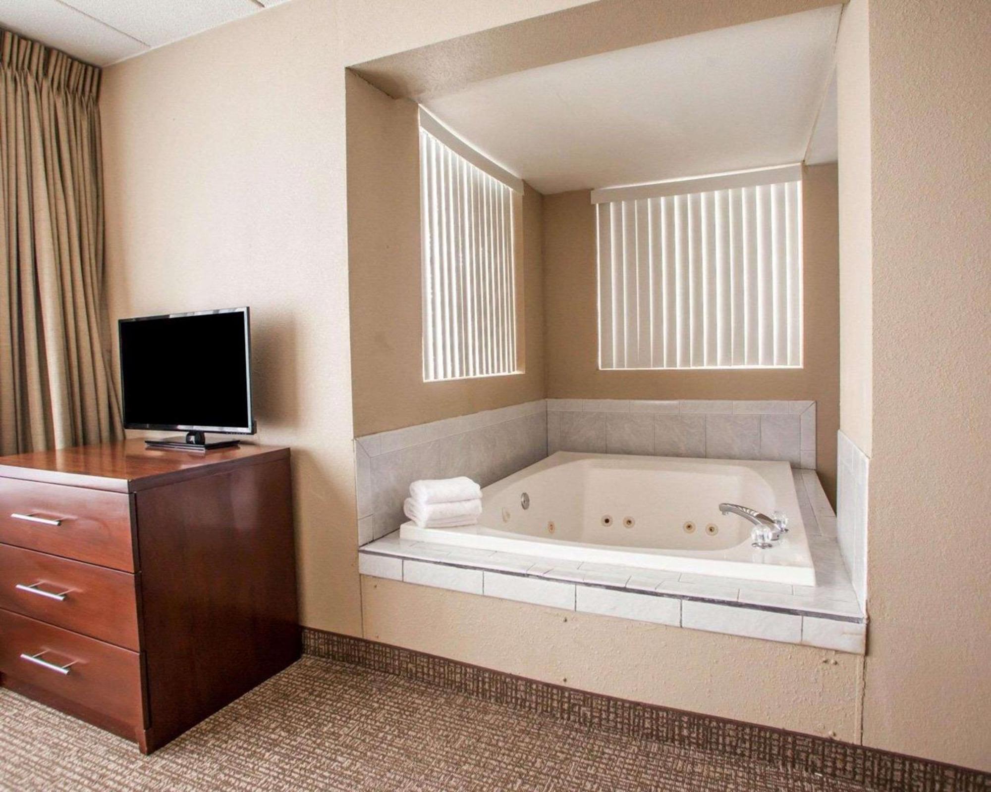 Quality Inn & Suites Orland Park - Chicago Екстериор снимка